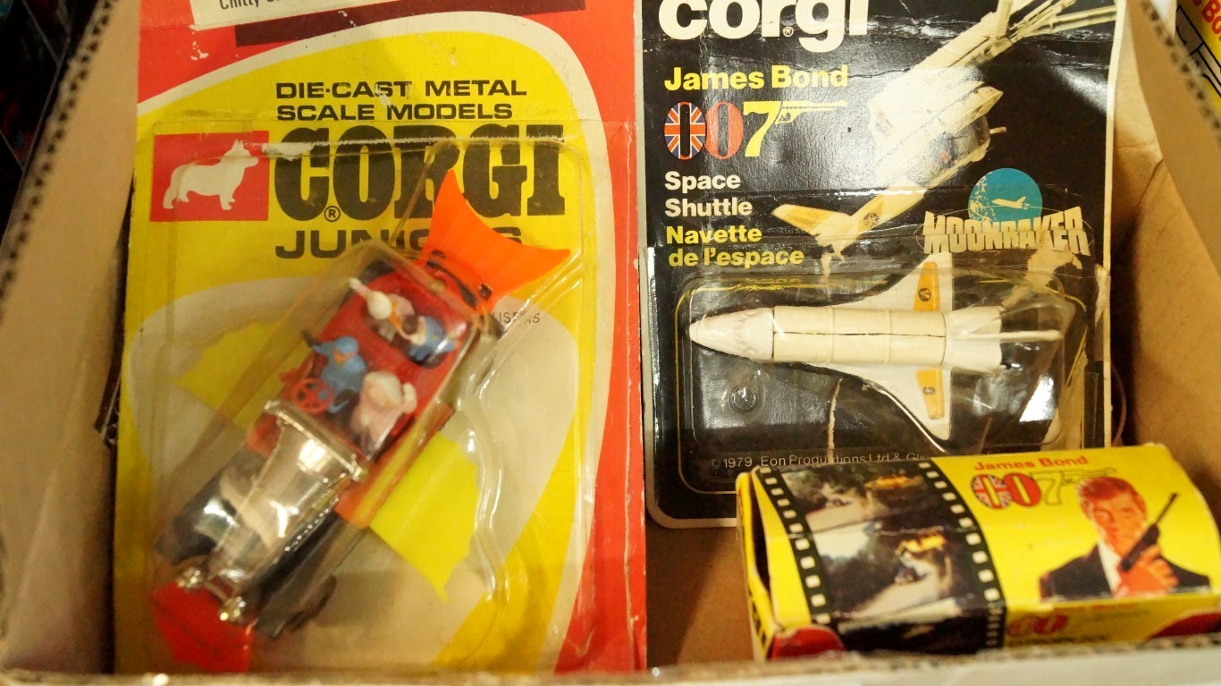 A Corgi James Bond 'Moonraker' Space Shuttle, boxed; together with another similar smaller example, - Image 2 of 5