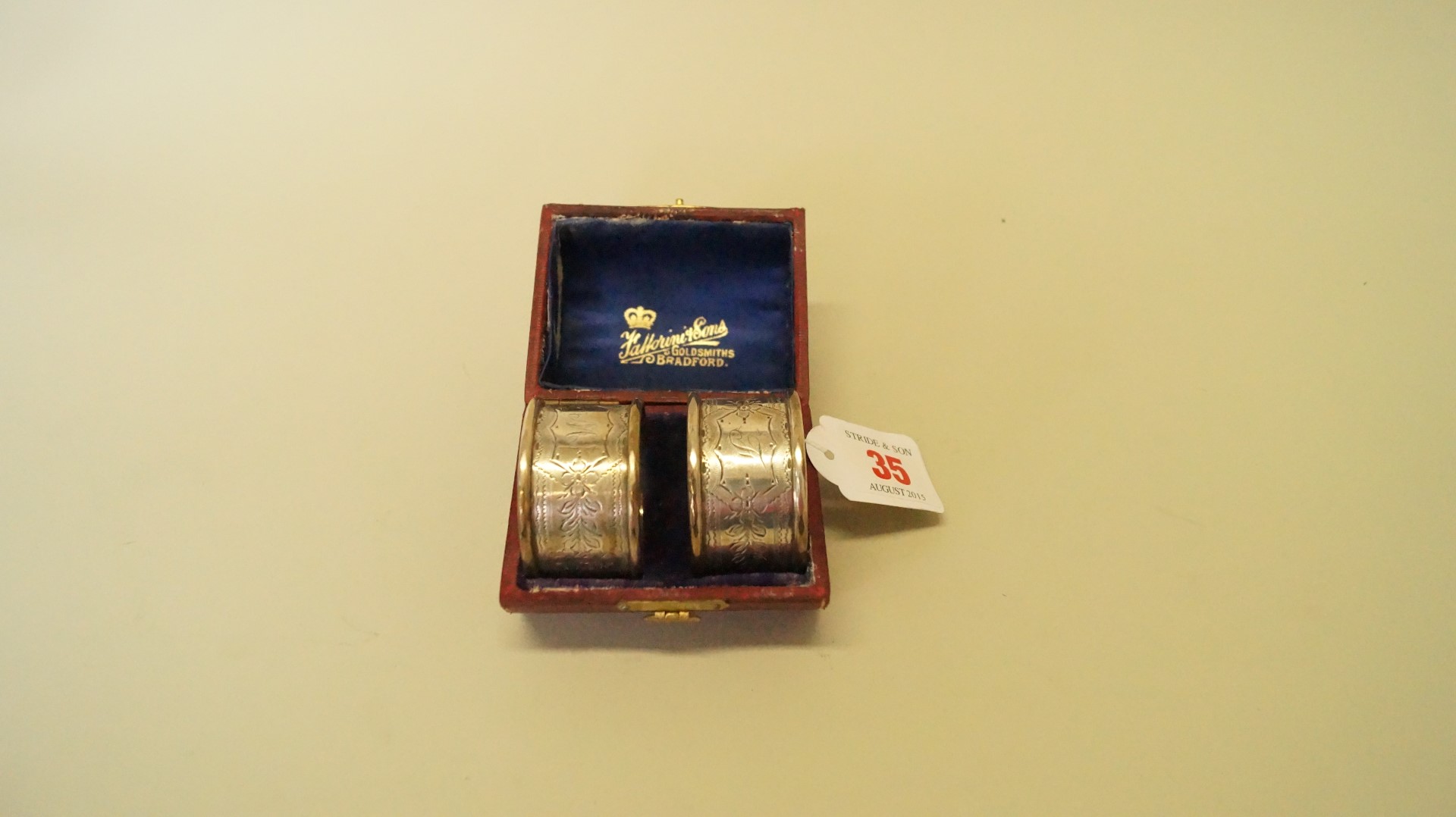 A cased pair of Edwardian silver napkin rings, Birmingham 1906, 50.9g.