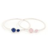 2 PULSERAS DE PLATA cabujón de cuarzo rosa y lapislázuli. Peso 15,6 gr. Precio salida/Starting Price