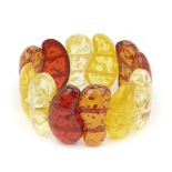 BRAZALETE DE ÁMBAR SINTÉTICO Peso 63,8 gr. Precio salida/Starting Price € 70