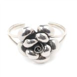 PULSERA FORMANDO "FLOR" EN PLATA Peso 29,9 gr. Precio Salida/Starting Price: €60