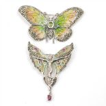2 BROCHES EN METAL CRISTAL Y MARQUESITAS uno formando mariposa Med. 7,5 x 4,5 cm. Peso 19,9 gr. Y el