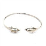 PULSERA FORMANDO DELFIN EN PLATA Peso 7,8 gr. Precio Salida/Starting Price: €30