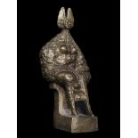 ▲ Sculpture: Ralph BrownQueen, SeatedBronzeFrom an edition of 950cm.; 20ins high by 24cm.; 9½ins