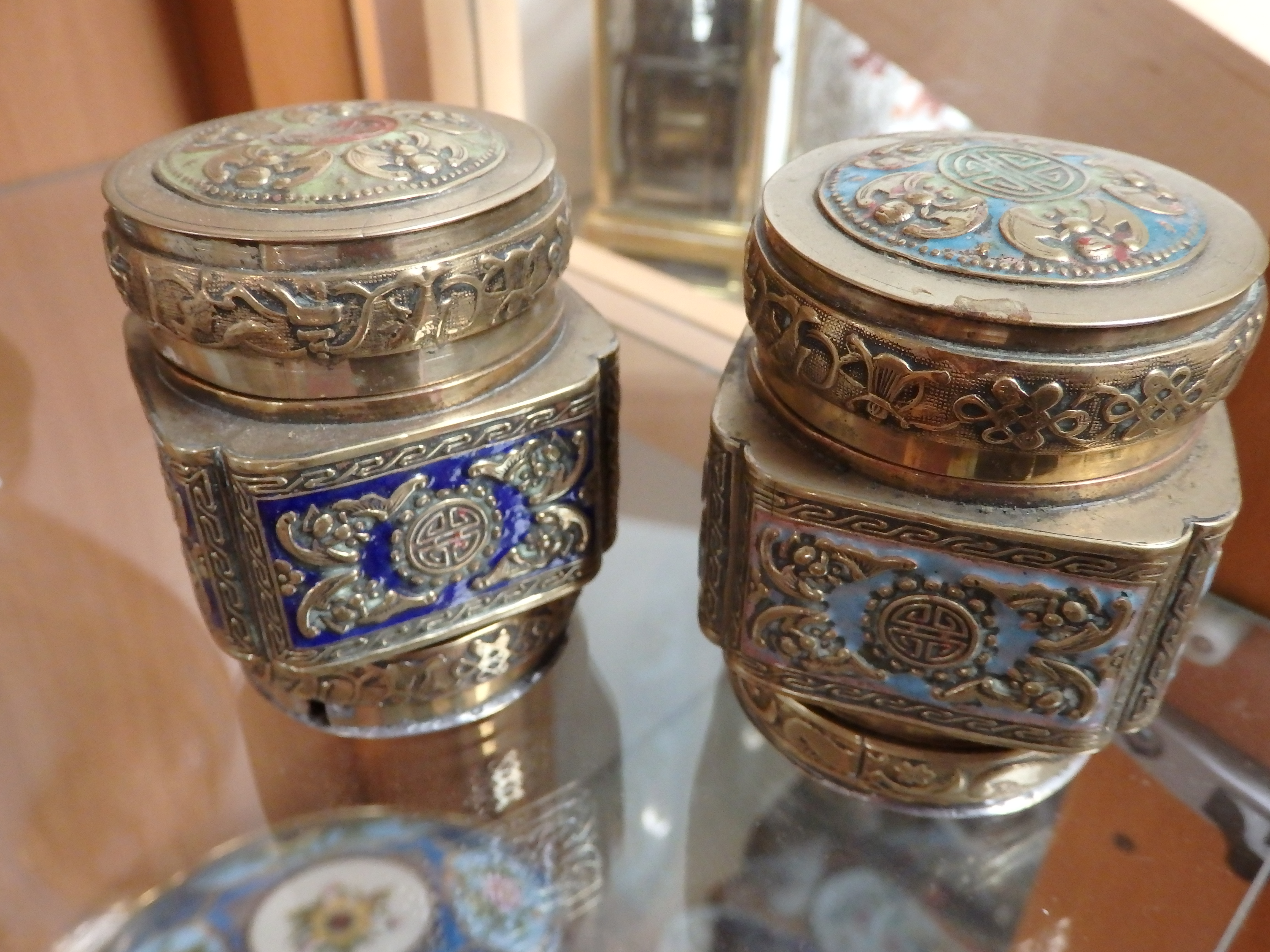 2 Oriental storage jars