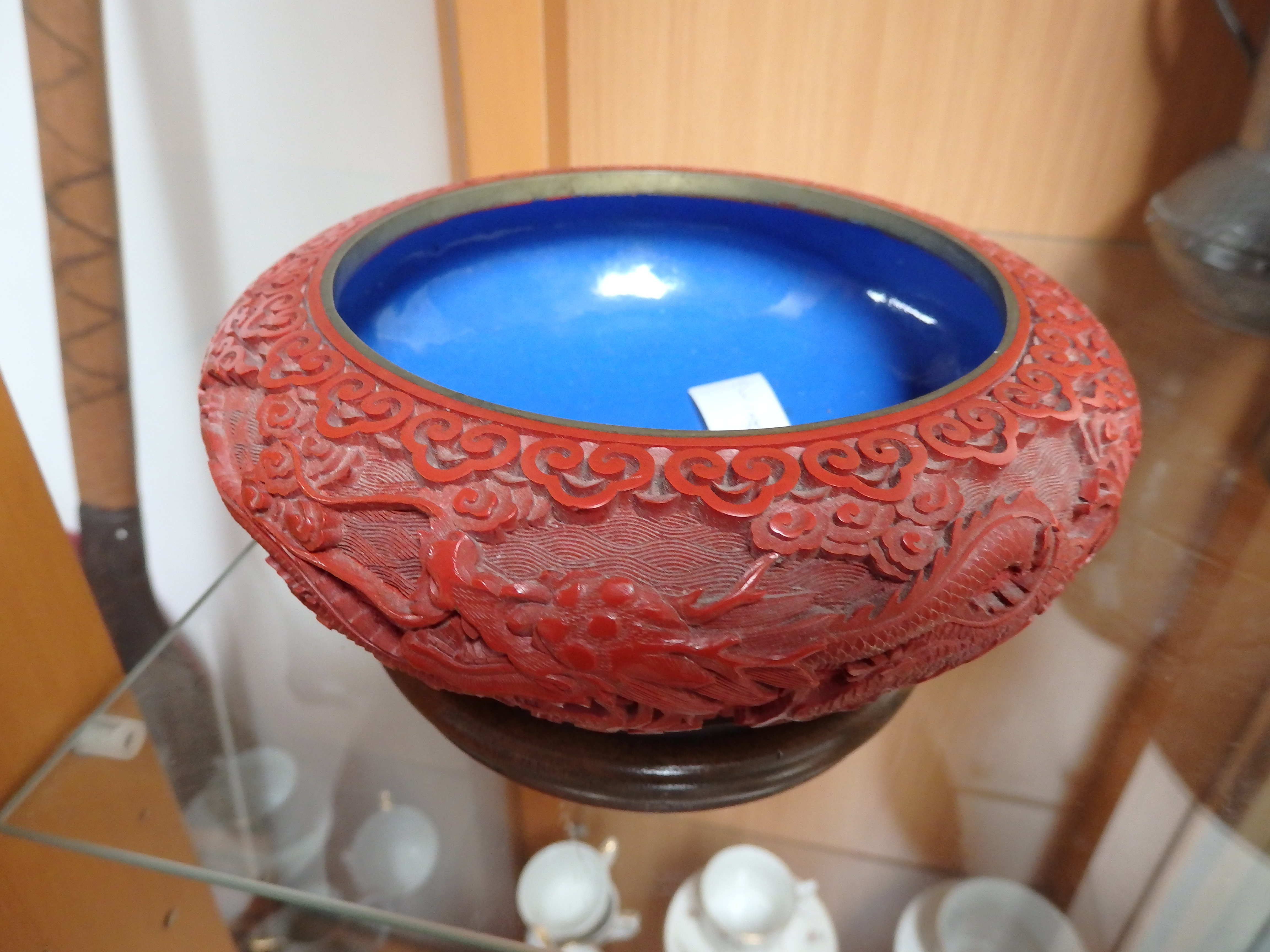 Oriental bowl on stand