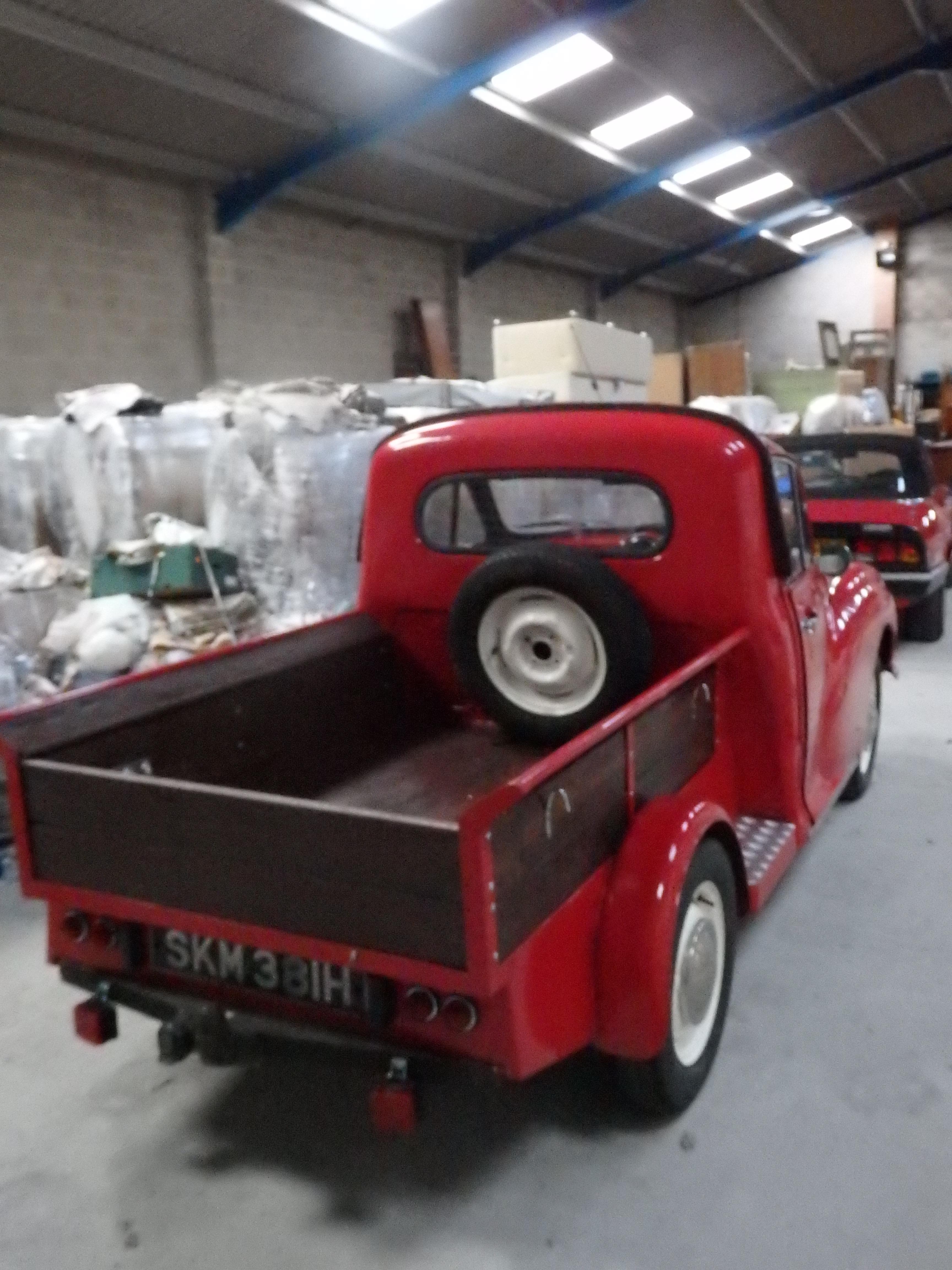 Austin morris pickup in red reg. SKM 381H with all paperwork and fully roadworthy - Image 2 of 3