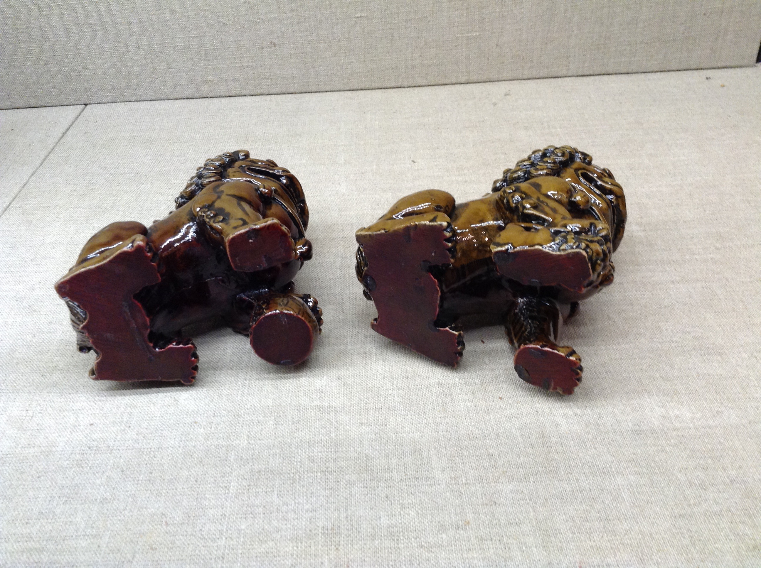 A PAIR OF BROWN GLAZED TEMPLE DOGS OF FO. (h 13cm) - Image 2 of 2