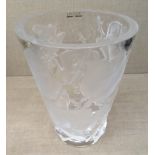 A 20TH CENTURY LALIQUE GLASS VASE Clear glass decorated with frosted glass Ispahan roses, detail