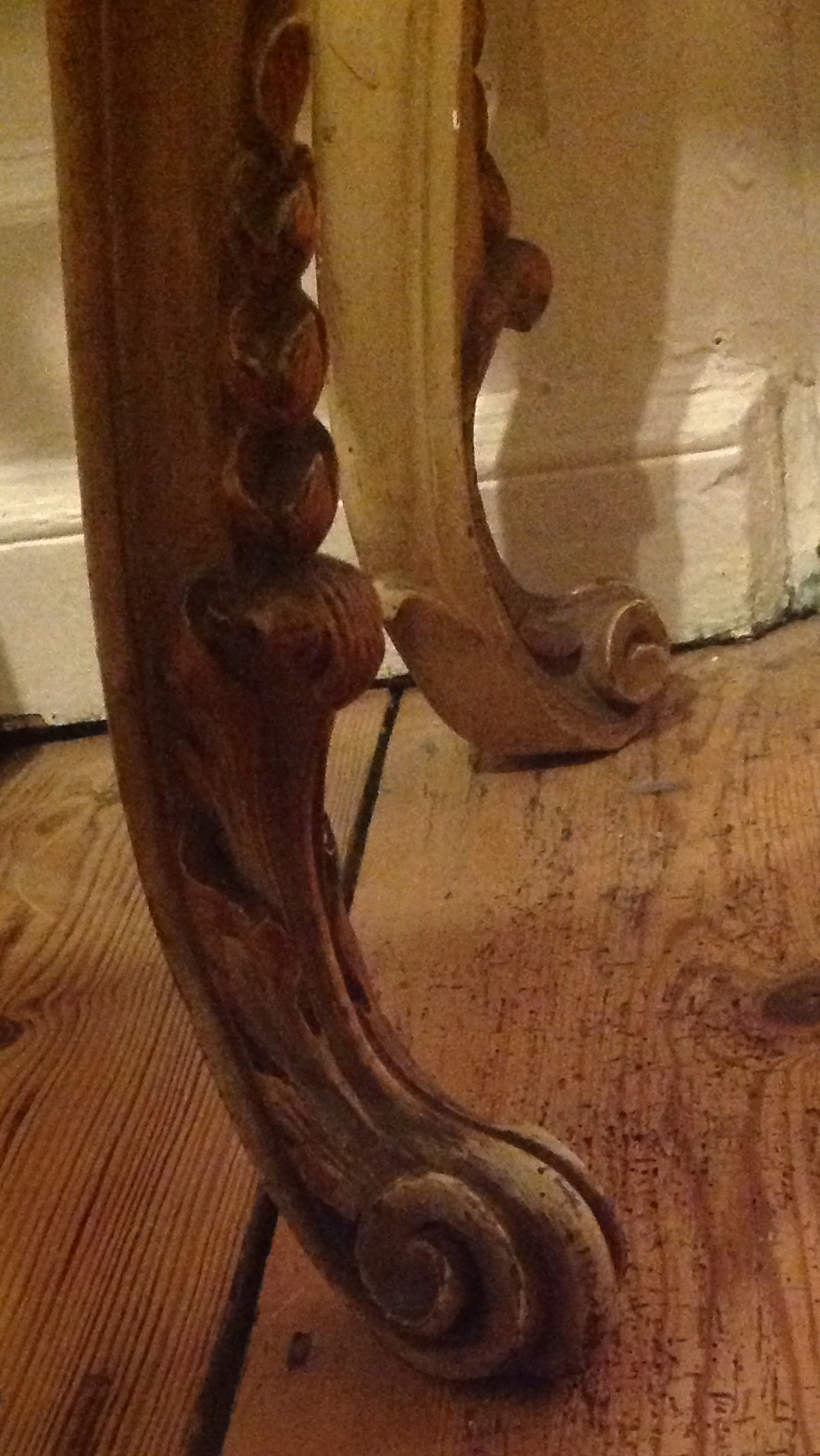 A 19TH CENTURY ITALIAN CONSOLE TABLE In original cream painted finish, the floral border above a - Image 5 of 5