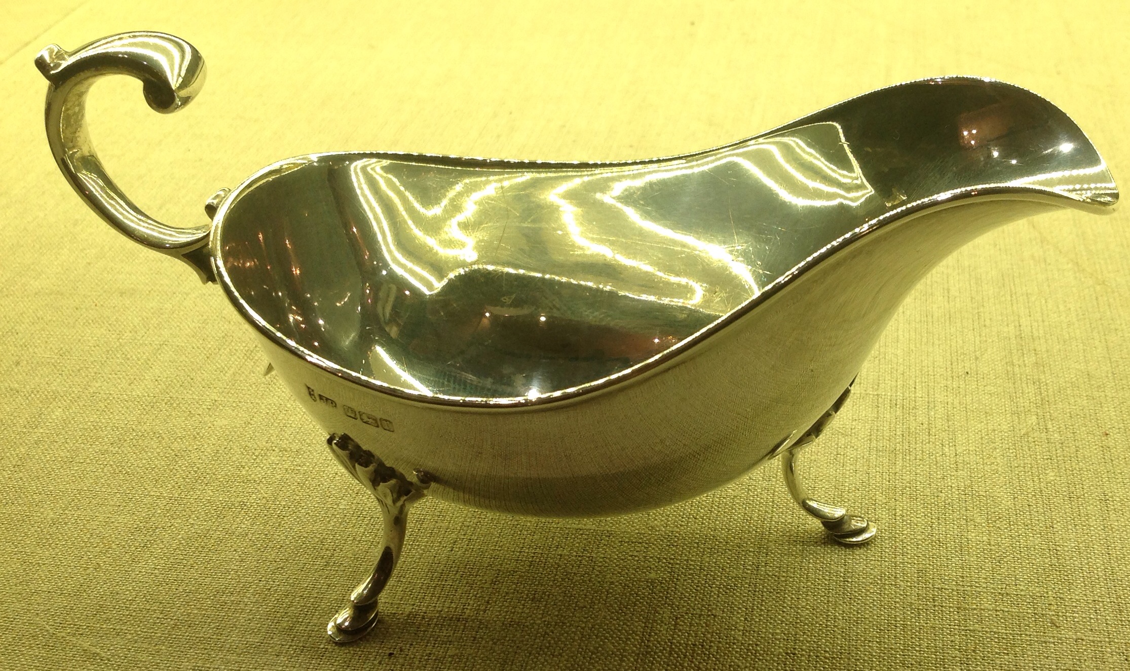 JOSEPH RODGERS, SHEFFIELD, 1899 A hallmarked silver sauce boat, along with a trefoil pattern