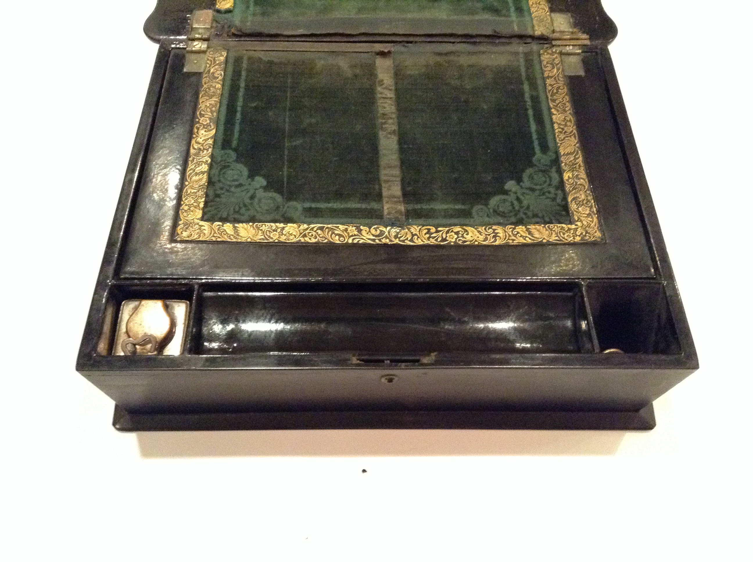 A VICTORIAN PAPIER MÂCHÉ AND MOTHER OF PEARL INLAID WRITING SLOPE With painted decoration, the - Image 11 of 13