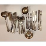 A COLLECTION OF HALLMARKED SILVER AND SILVER PLATE To include a tea strainer on stand, a finger