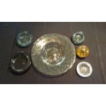 A LARGE 20TH CENTURY WHITEFRIARS GLASS BUBBLEWARE CHARGER Along with four ashtrays, a lobed dish and