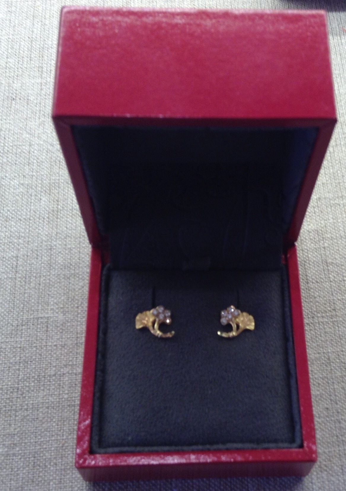 CARRERA Y CARRERA, GARDENIA RANGE A 21st Century pair of 18ct gold and diamond set earrings, with - Image 2 of 3