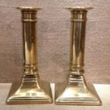 A PAIR OF GEORGE I BRASS CANDLESTICKS Of telescopic form and raised on square bases. (approx 13½cm)