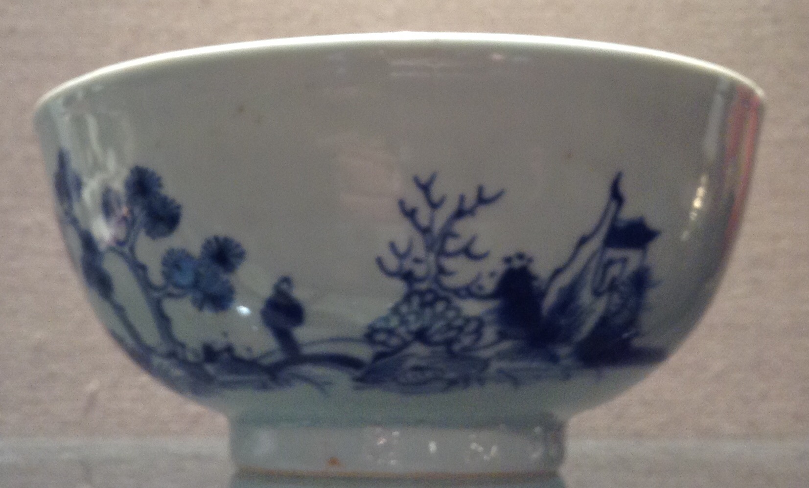 NANKING CARGO, AN 18TH CENTURY CHINESE PORCELAIN BOWL Hand painted in underglaze blue and