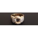 AN 18CT GOLD RING WITH WIDE SHANKS MEETING AT A DIAMOND STUDDED CENTRAL DISC Marked '750' (size N/