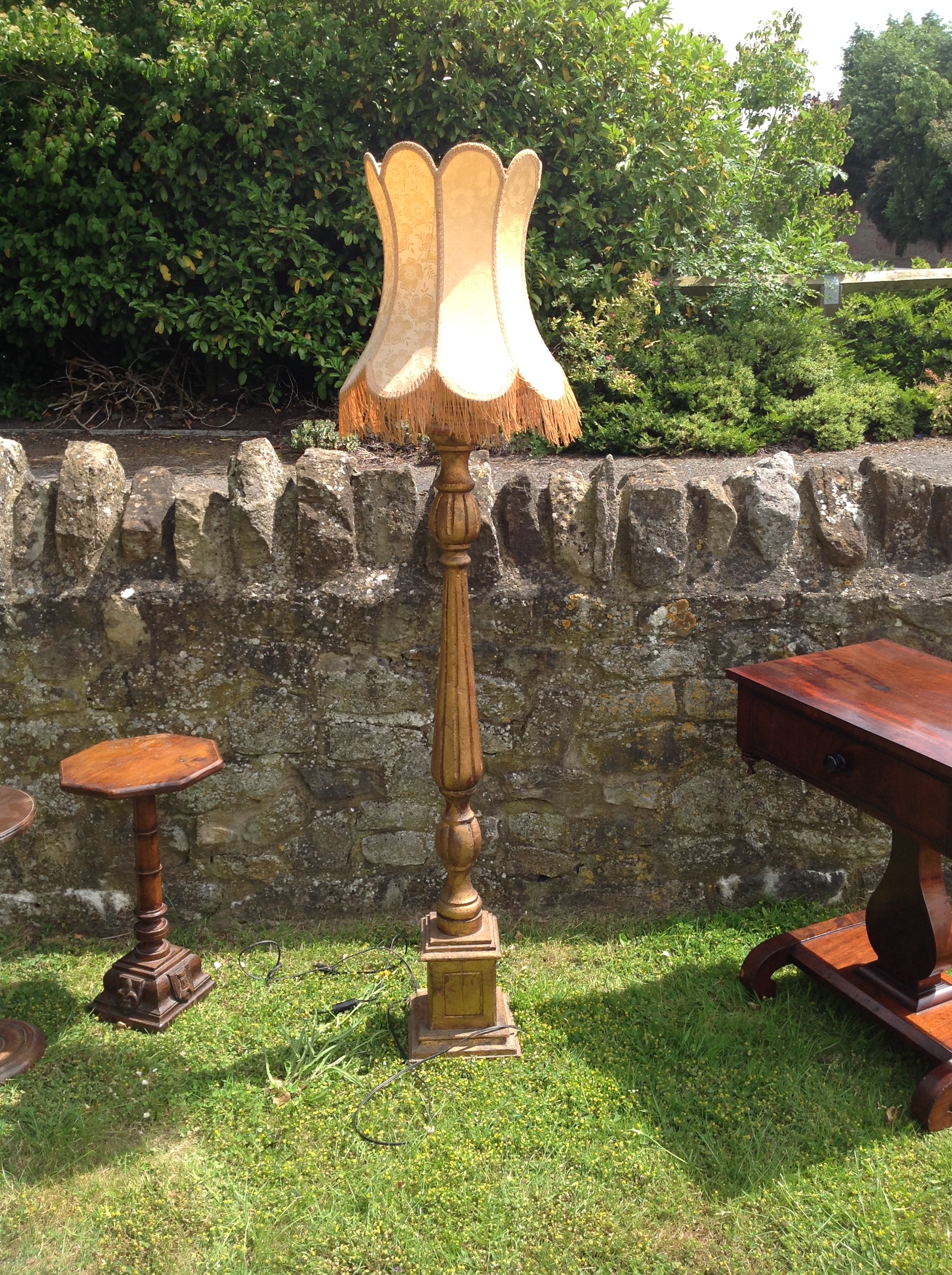 AN EARLY 20TH CENTURY GILT COMPOSITE STANDARD LAMP AND SHADE (71cm)