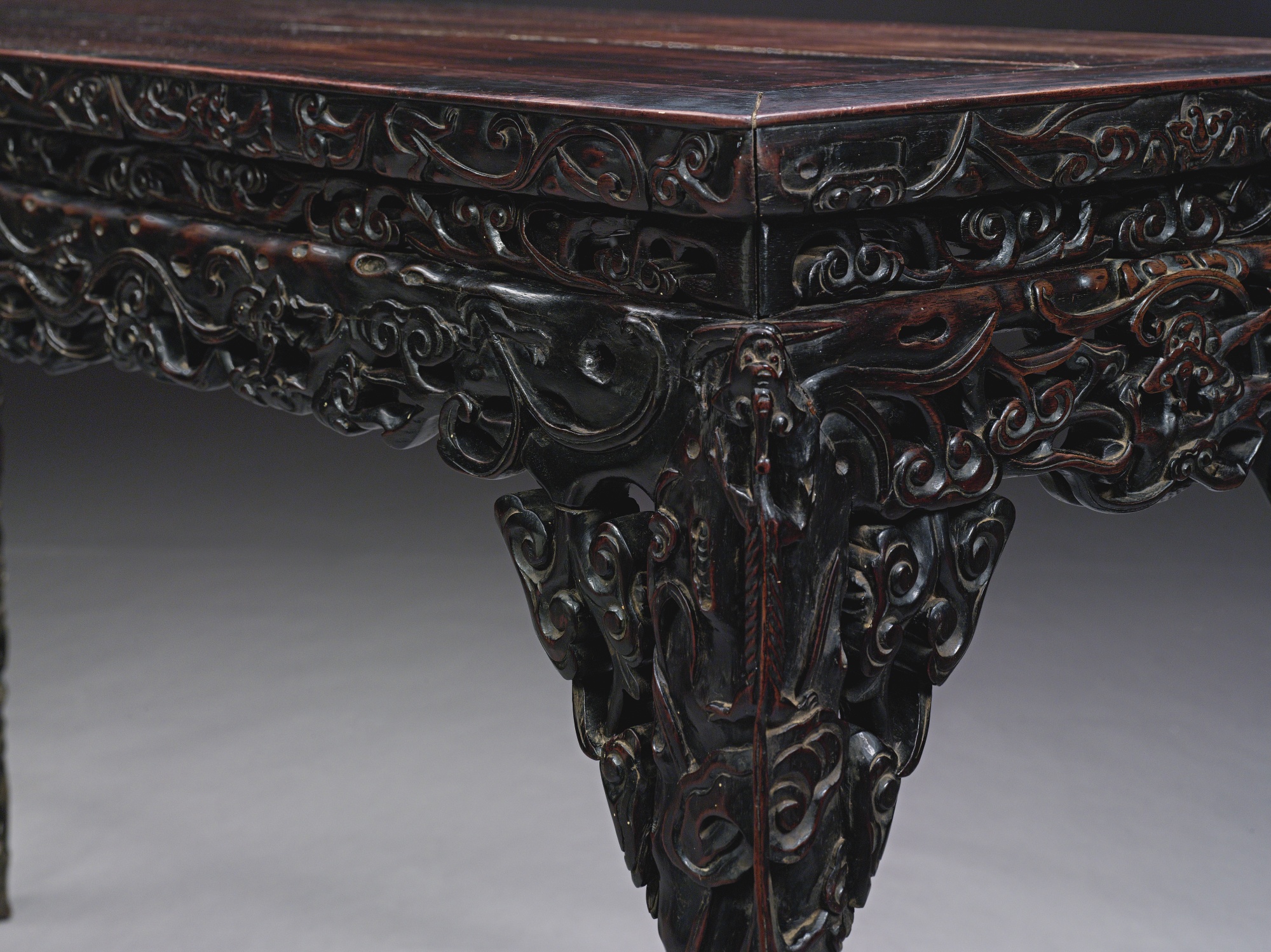 A 19th CENTURY CHINESE ZITAN TABLE  A single floating panel within standard mortise and tenon - Image 4 of 4