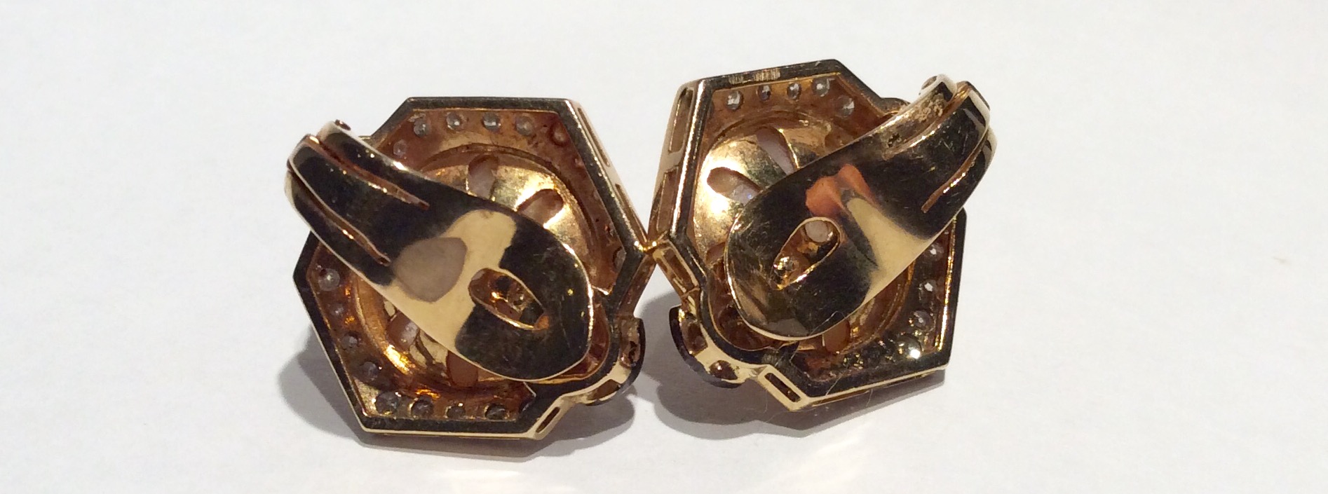 A PAIR OF 18CT GOLD, MABÉ PEARL AND DIAMOND CLIP-ON EARRINGS Each earring designed with a central - Image 2 of 2