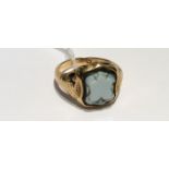 A VICTORIAN HALLMARKED 18CT GOLD AND HARDSTONE SIGNET/MEMORIAL RING The shield shaped bezel carved