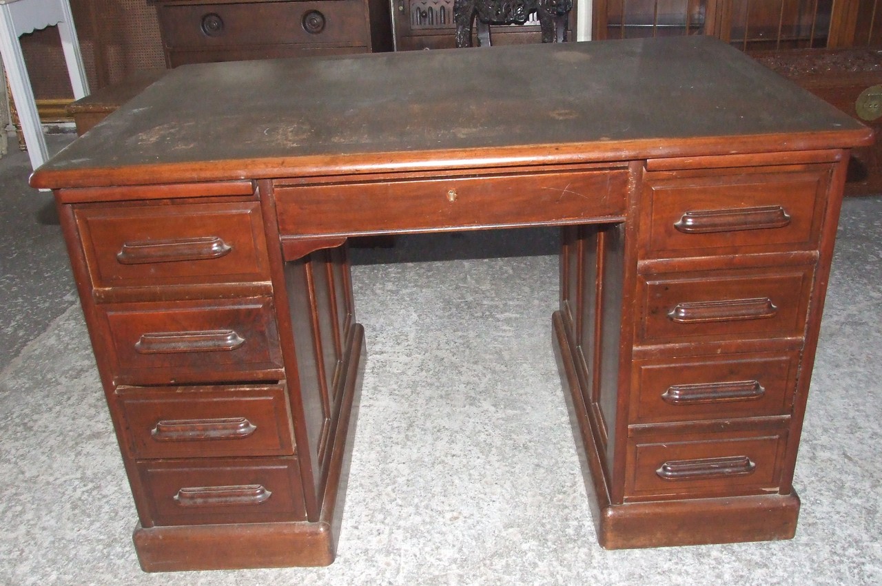 Oak 9 Drawer Kneehole Desk. £100/150 724. Oak 9 Drawer Kneehole Desk with Leather Insert. £200/300