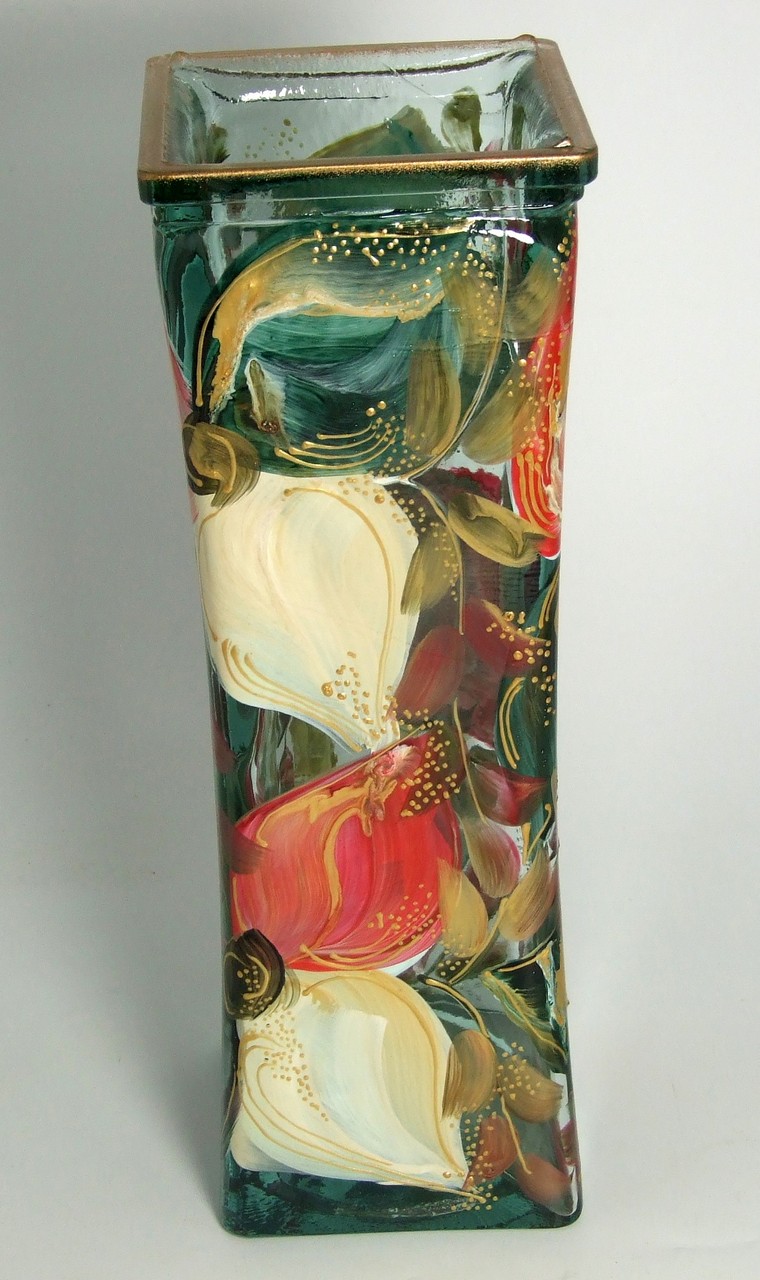 Art Glass Floral Pattern Vase (13½” high). £30/40