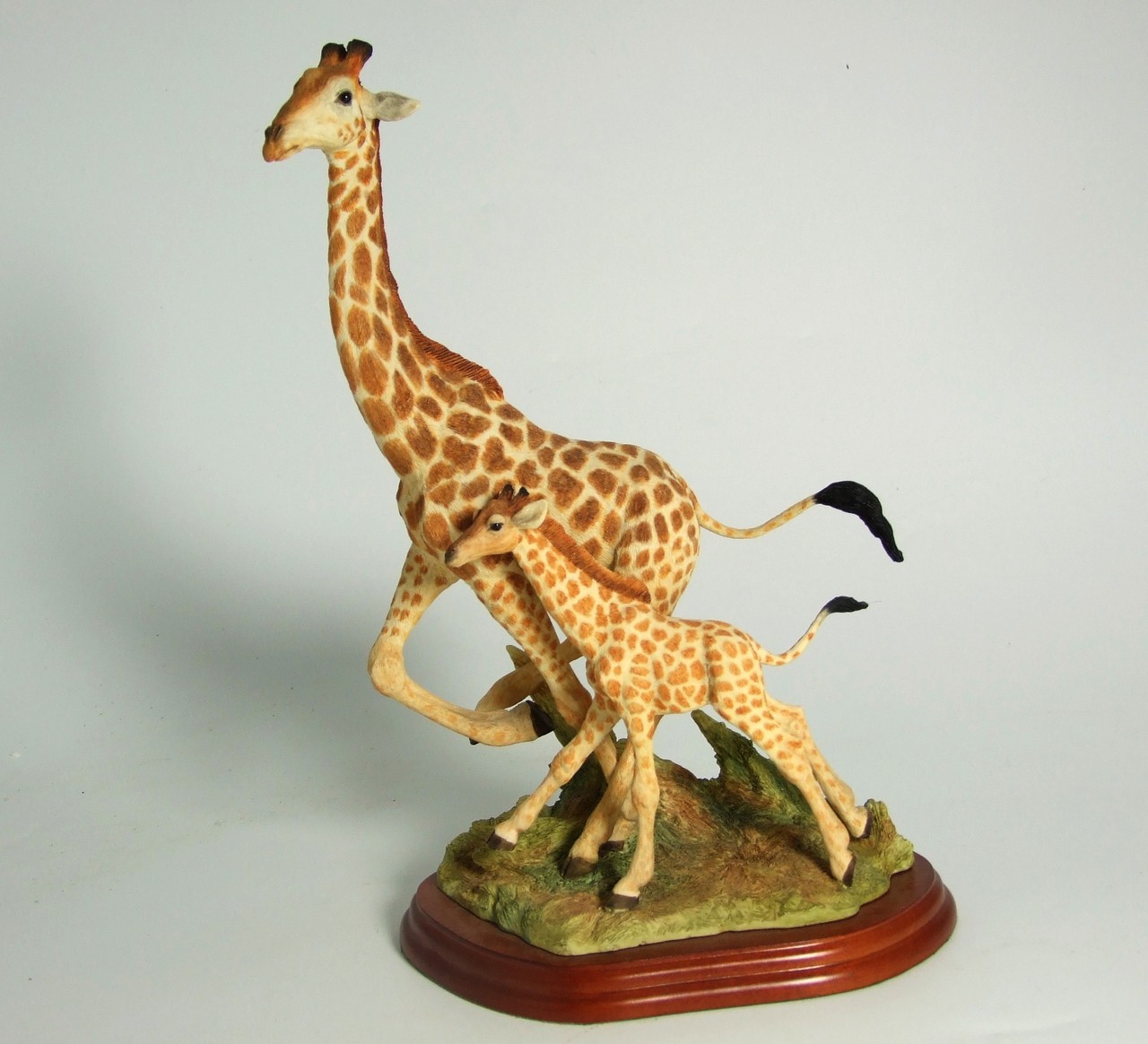 Border Fine Arts Giraffe with Calf – A5407 (with box). £40/50