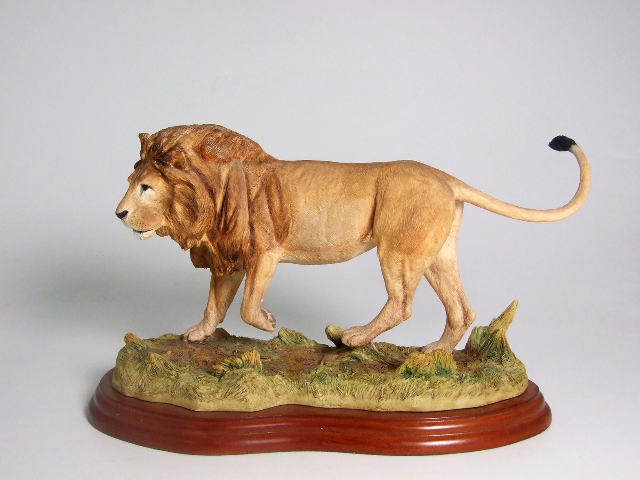 Border Fine Arts Lion – A5047 (with box). £30/40