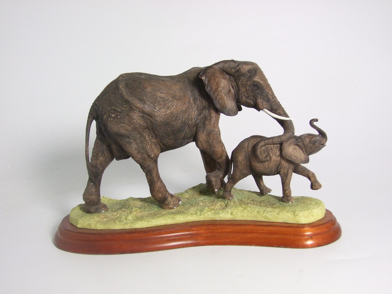 Border Fine Arts Elephant and Calf – A5409 (with box). £30/40