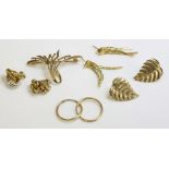 A 9ct gold brooch, and five pairs of gold earrings (11)