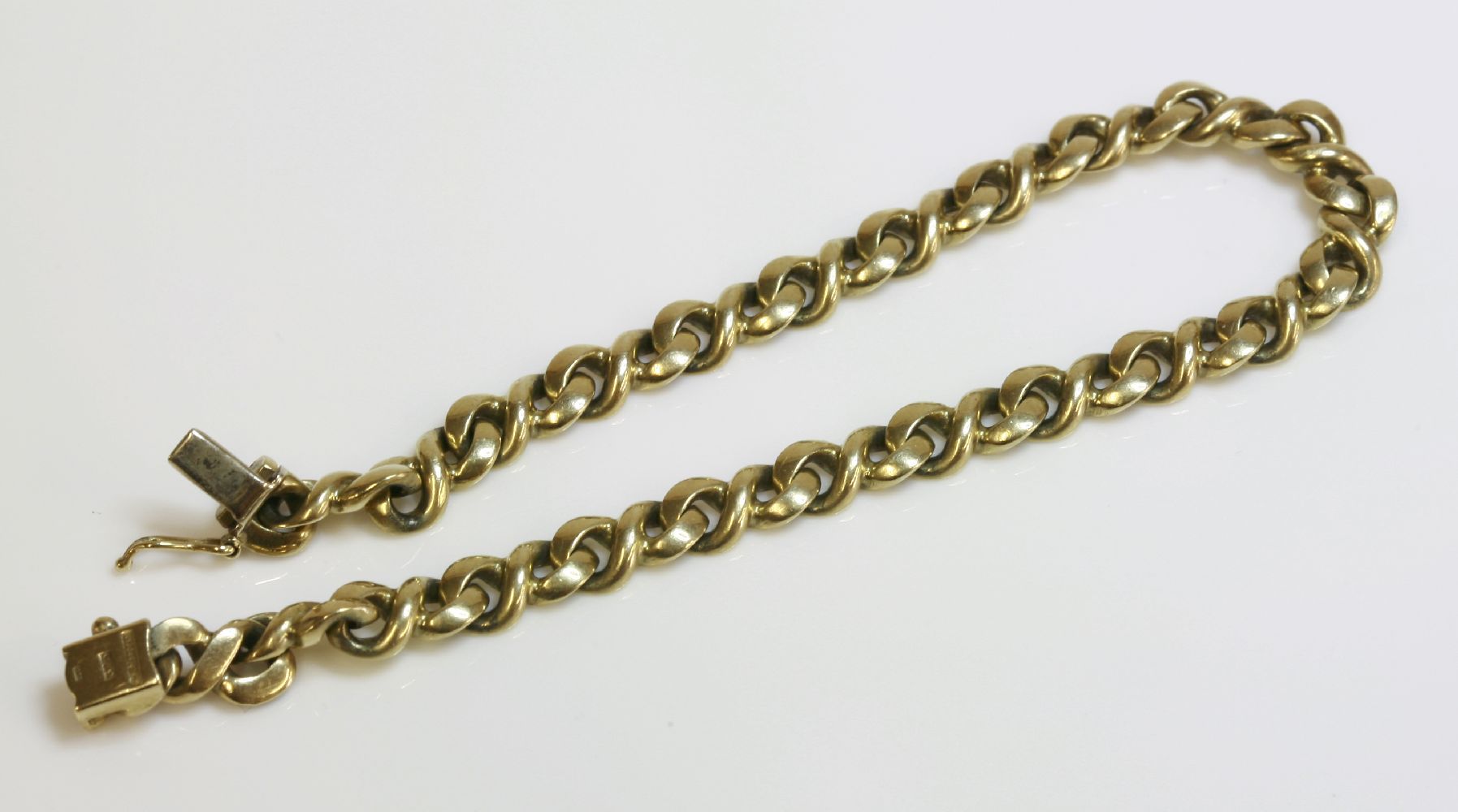 A 9ct gold figure of eight link bracelet, by Chiampesan