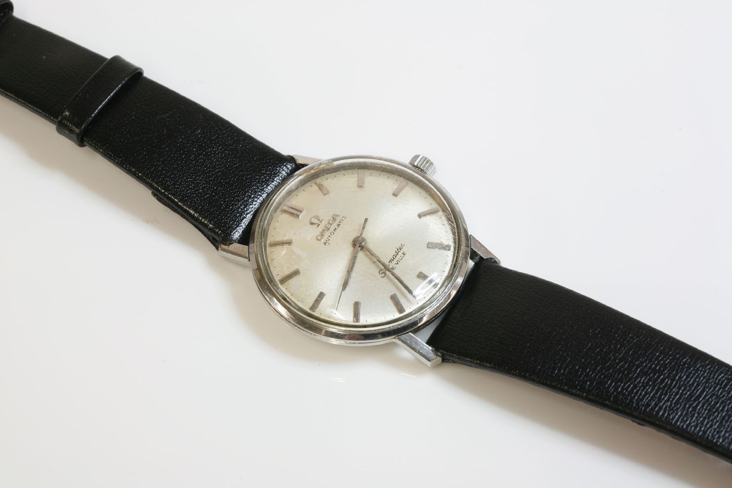 A gentleman's stainless steel Omega Automatic Seamaster de Ville watch, with silvered dial, raised