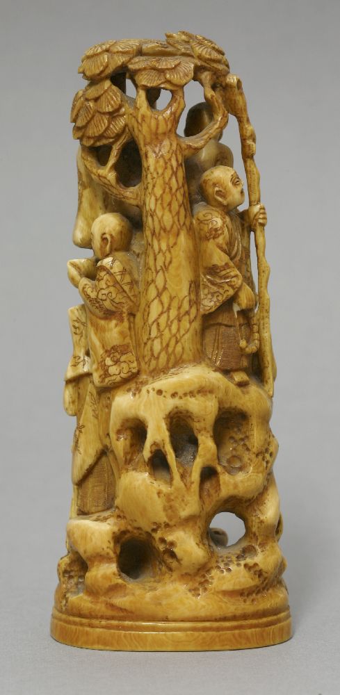 An ivory Okimono, c.1870, carved as eight rakan on a high rock beneath a pine tree, signed Gyokuzan, - Bild 3 aus 5