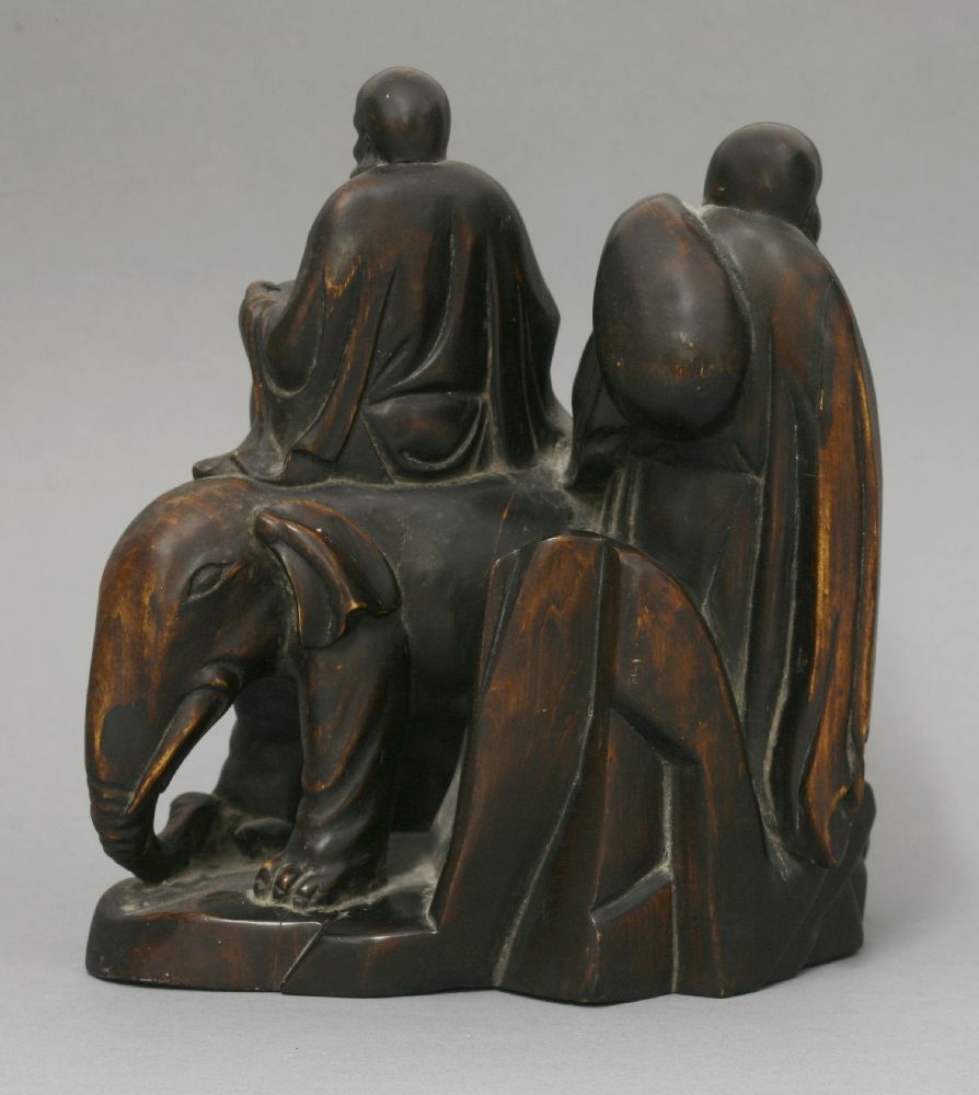 An unusual wood Group of three Buddhist Immortals, c.1900, one bearded and reading a sutra, and - Bild 2 aus 4