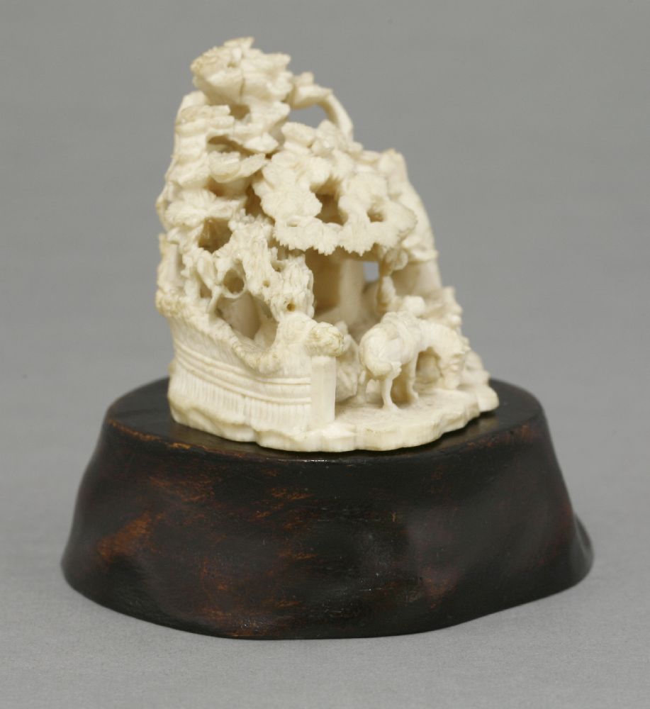 An ivory Group, c.1880, of a thatched wellhead overgrown with pine, the foreground with figures - Bild 2 aus 5