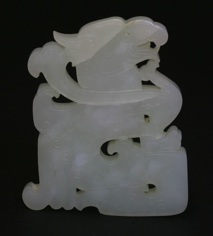 A well carved white jade Dragon, 18th century, with finely incised lines and pierced details, - Bild 2 aus 2