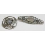 An Arts and Crafts chalcedony and simulated pearl brooch,in the style of William Thomas Blackband,