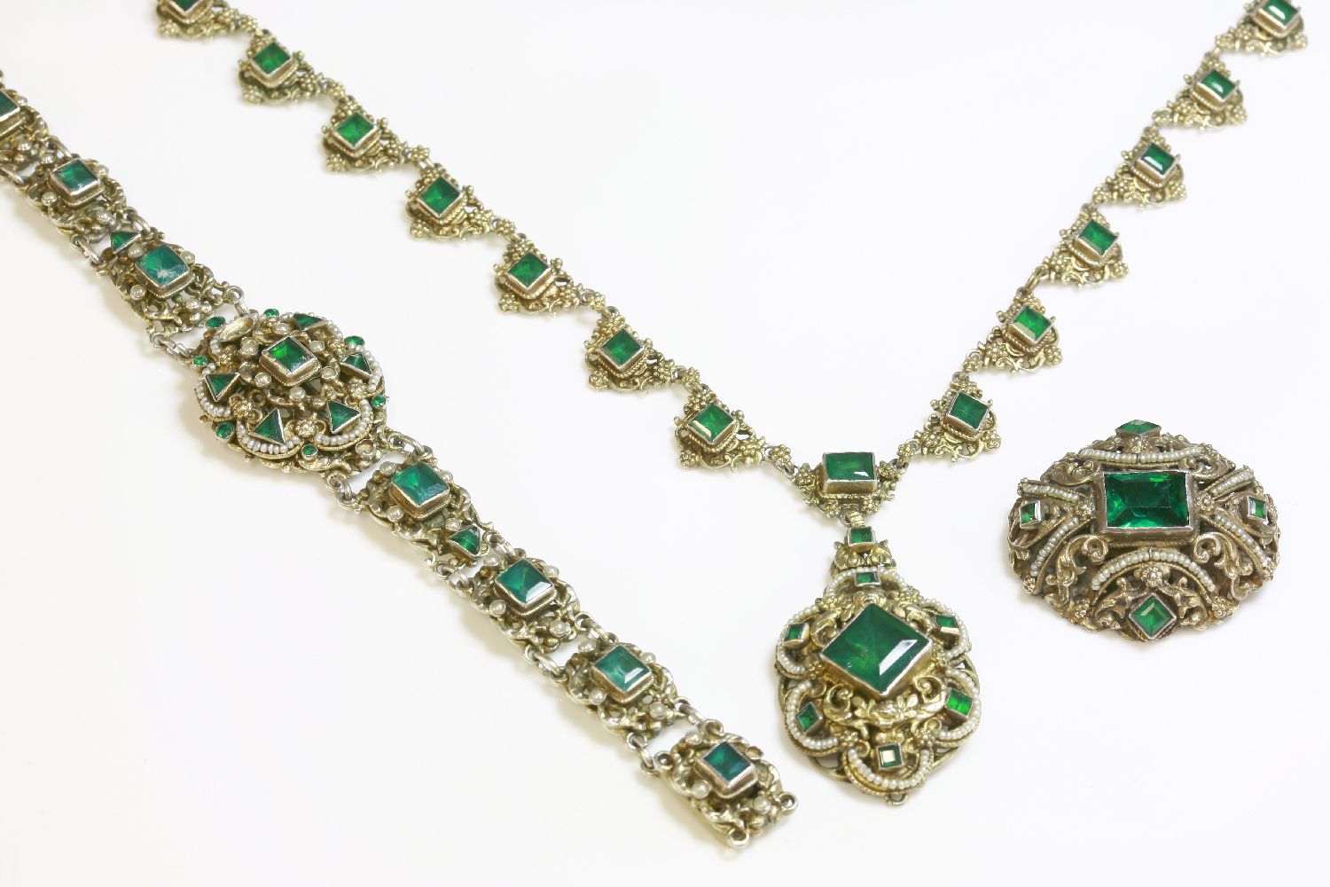 An Austro-Hungarian gemstone and seed pearl matched suite,comprising a silver gilt necklace,