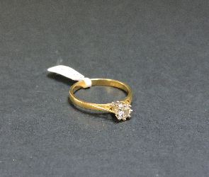 An 18ct gold single stone diamond ring, estimated as approximately 0.27ct