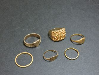 Two 22ct gold wedding rings, a 9ct gold shot ring, two 9ct gold signet rings, and a gold hair ring