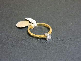 An 18ct gold single stone princess cut diamond ring