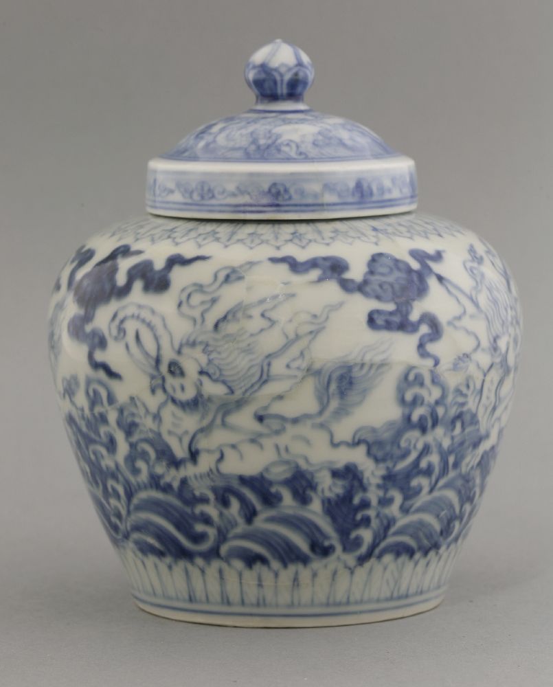 A rare blue and white Jar and associated Cover,Chenghua (1465-1487), painted with flying elephants - Image 3 of 6