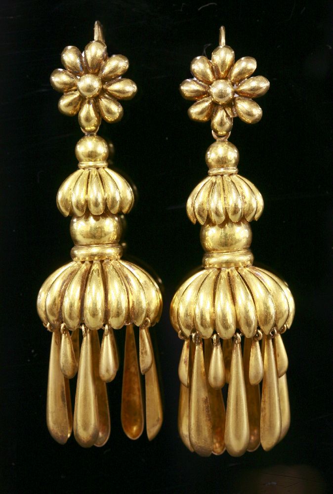 A pair of cased Regency gold drop earrings, c.1820,reputedly a gift from the Duchess of Clarence