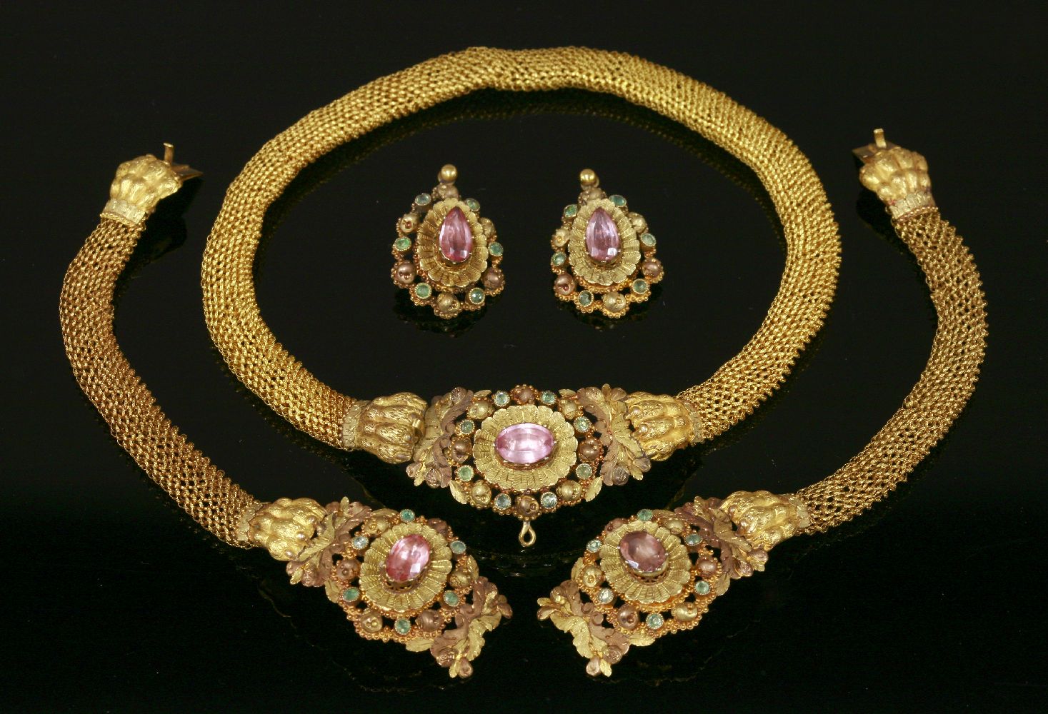 A Regency three colour gold foiled topaz and emerald parure, c.1820,the necklace with a - Image 2 of 4