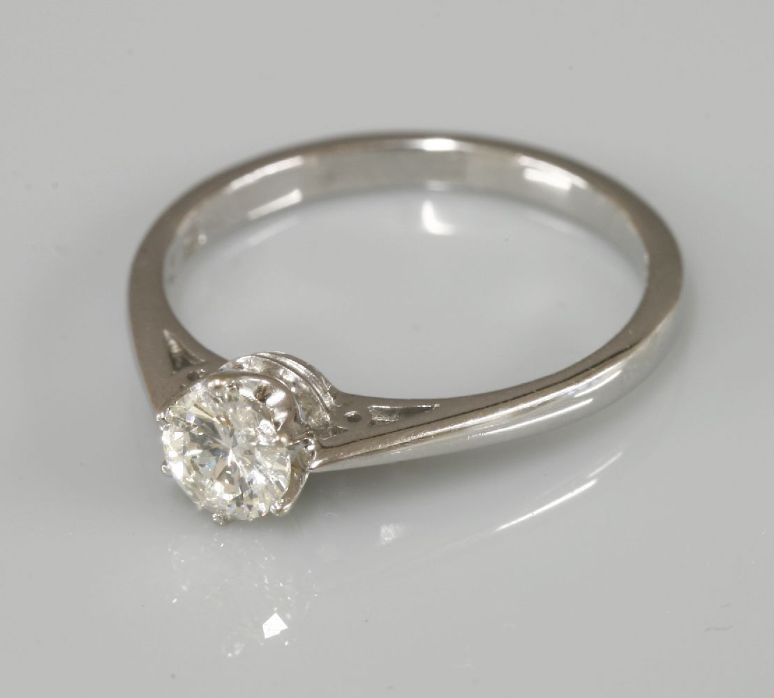 An 18ct white gold single stone diamond ring, with a stated weight of 0.50ct