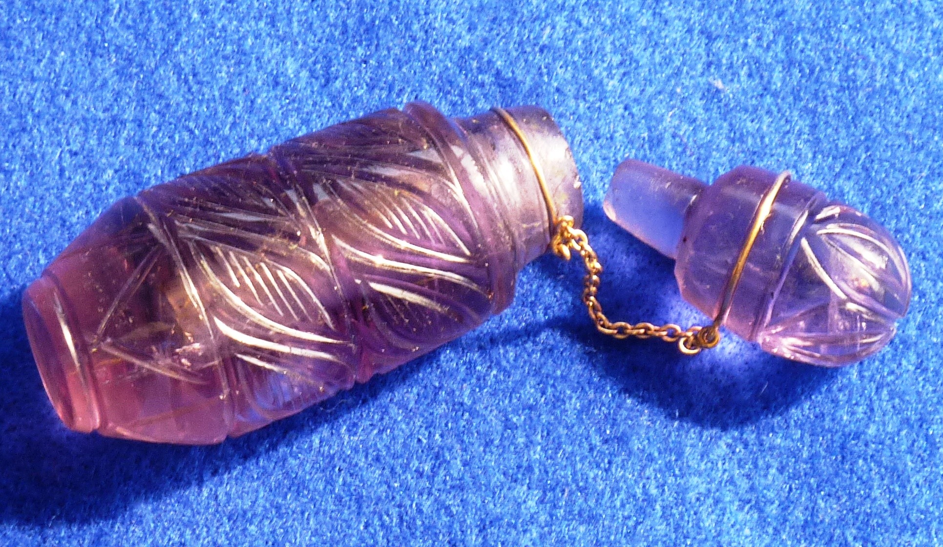 A small amethyst quartz Scent Bottle and Stopper, the Stopper attached to the body with chain,