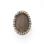ANNéES 1780-1810BAGUE CHEVEUXElle est ornée d'un médaillon ovale portant des cheveux dans un