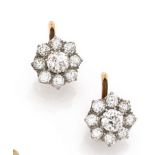 ANNÉES 1860BOUCLES D'OREILLES DIAMANTSElles sont de forme marguerite composées d'un diamant taille